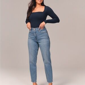 Abercrombie & Fitch Blue curve love mom Jeans